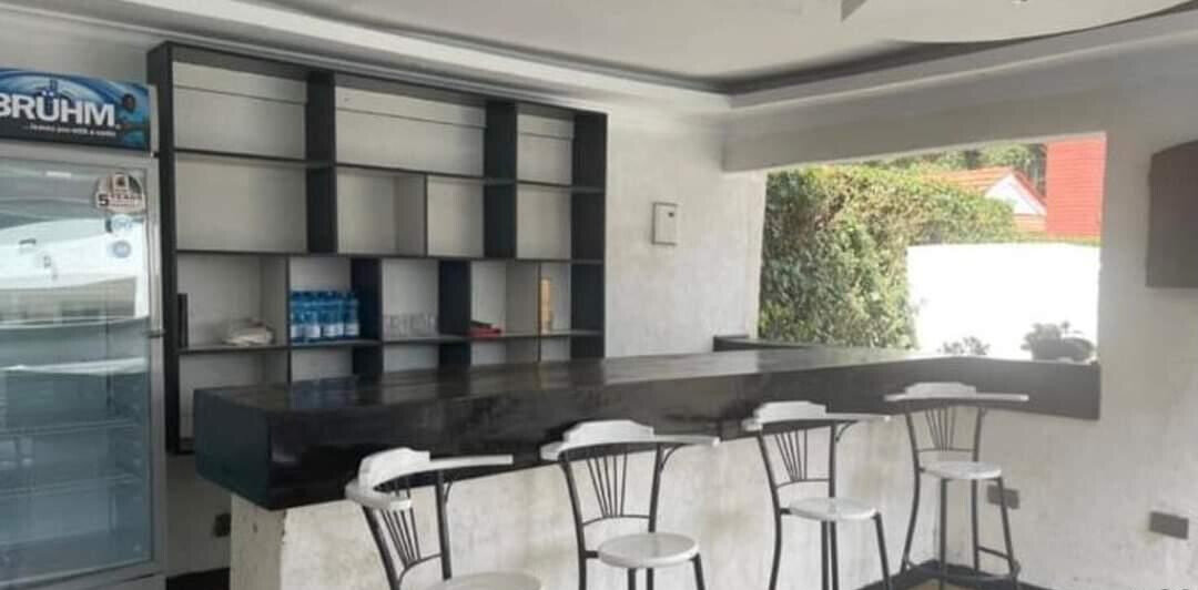 5BR Villa with Heated Pool & Kids Play Area - Kitisuru