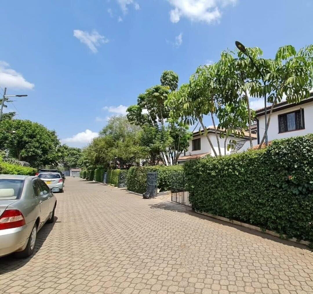 4BR Townhouse with DSQ & Private Garden - Westlands