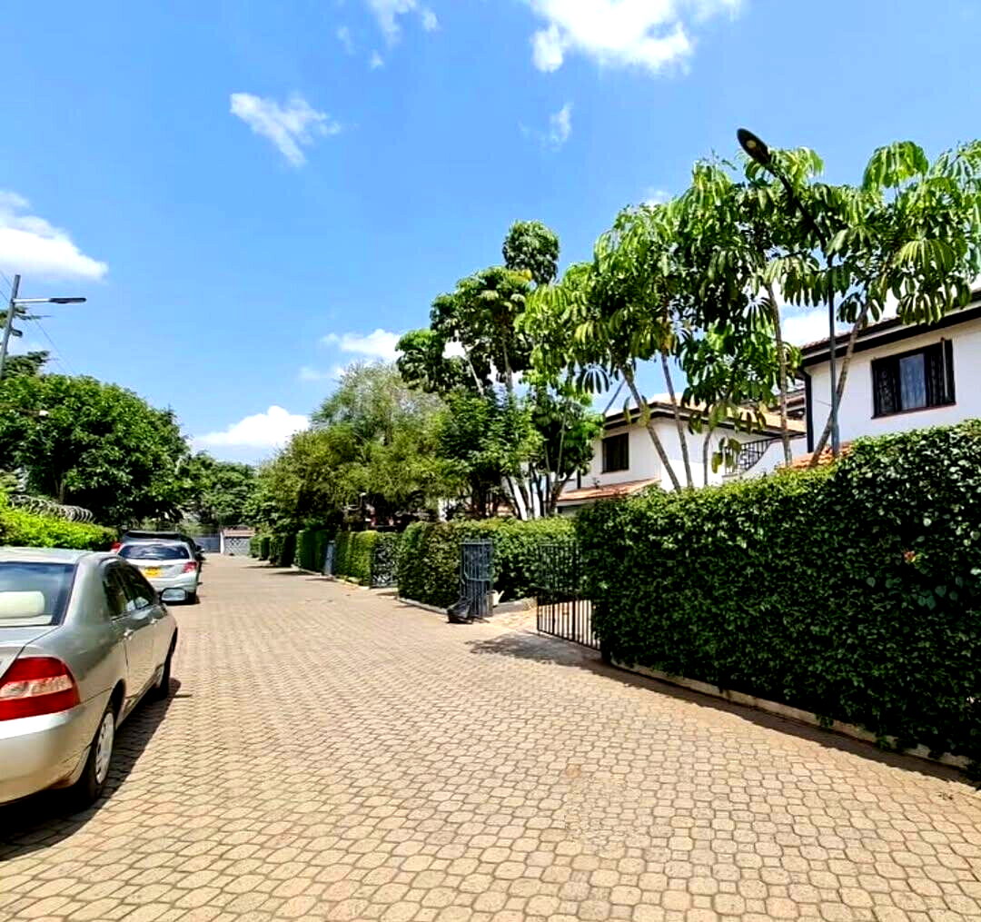 4BR Townhouse with DSQ & Private Garden - Westlands