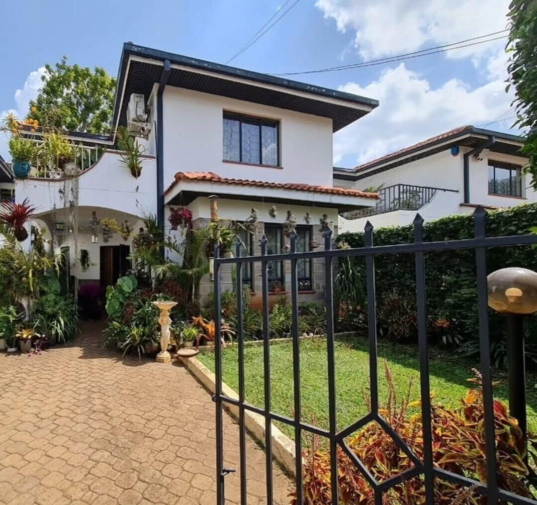 4BR Townhouse with DSQ & Private Garden - Westlands