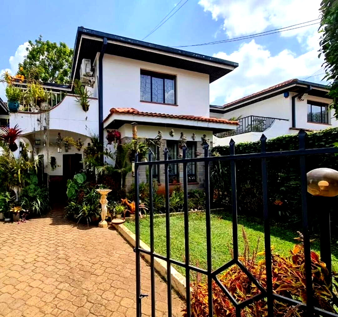 4BR Townhouse with DSQ & Private Garden - Westlands