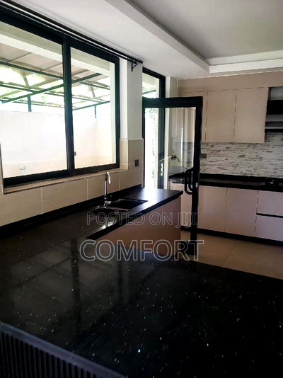 5bdrm Townhouse/Terrace in Lavington Green for sale - Image 9