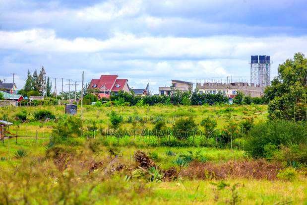 Katani Plots in a Gated Community