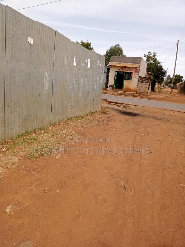 1/4 Plot Kimumu Touching Feeder Tarmac.