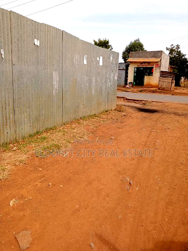 1/4 Plot Kimumu Touching Feeder Tarmac.