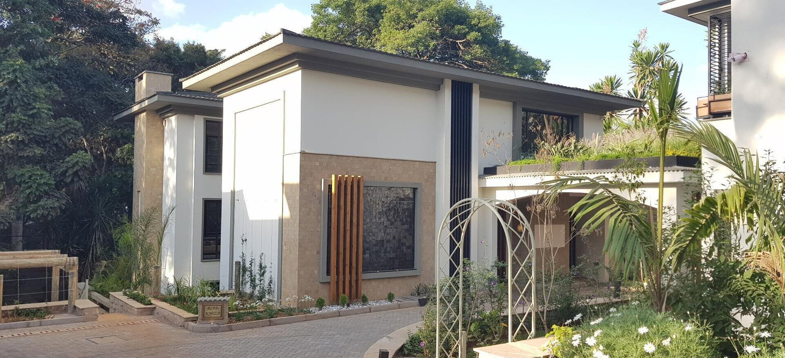 Moroccan-Style 5-Bed Villa with Plunge Pool & DSQ - Lavington