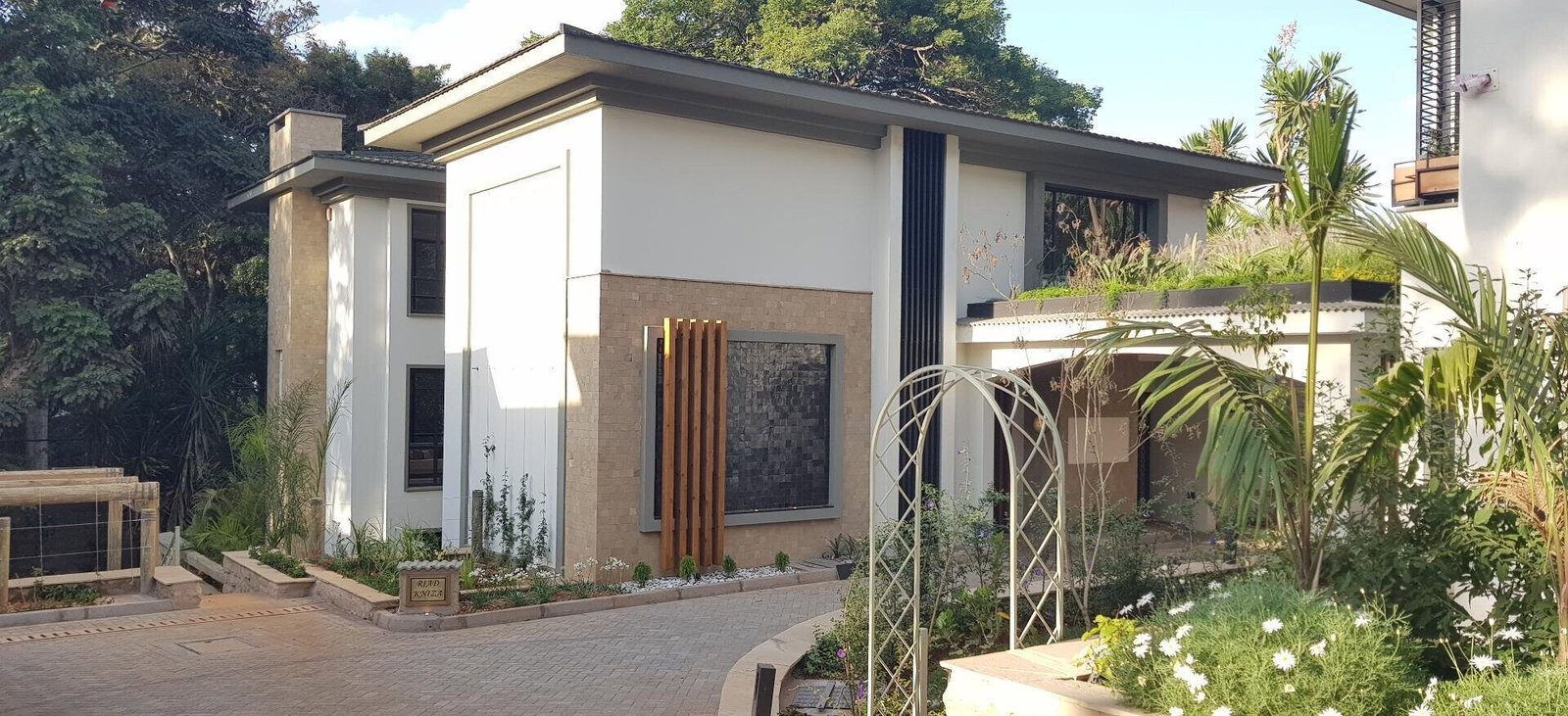 Moroccan-Style 5-Bed Villa with Plunge Pool & DSQ - Lavington