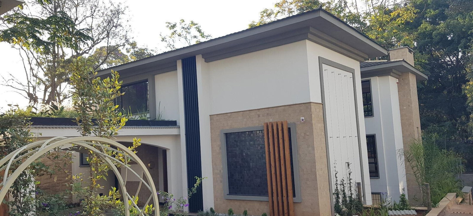 Moroccan-Style 5-Bed Villa with Plunge Pool & DSQ - Lavington
