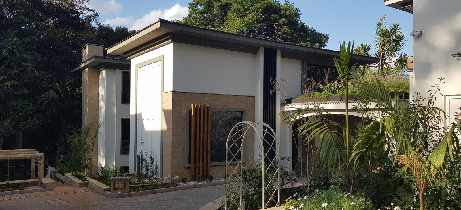 Moroccan-Style 5-Bed Villa with Plunge Pool & DSQ - Lavington