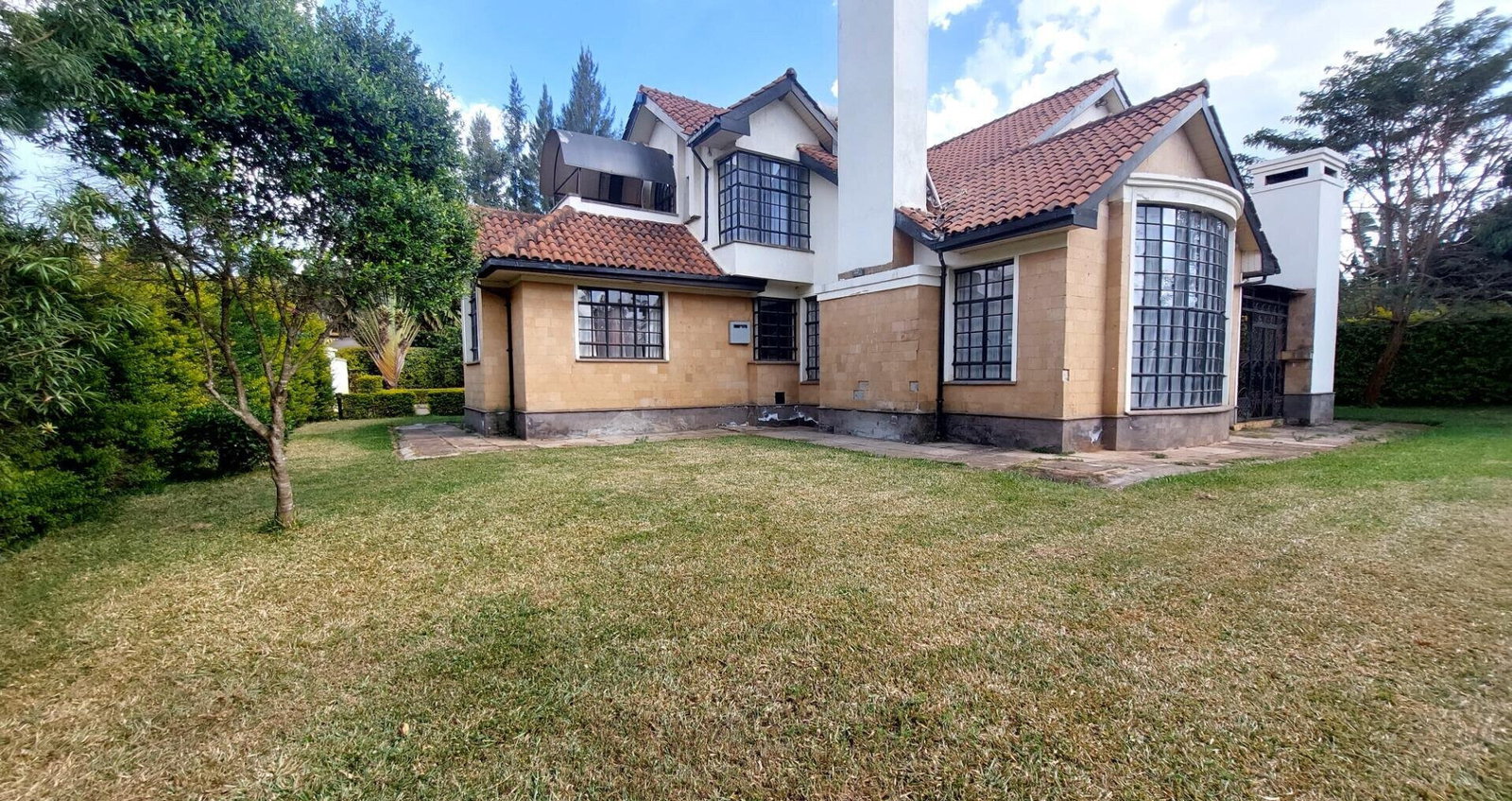 4-Ensuite Villa with Jacuzzi & DSQ on Half-Acre – Karen