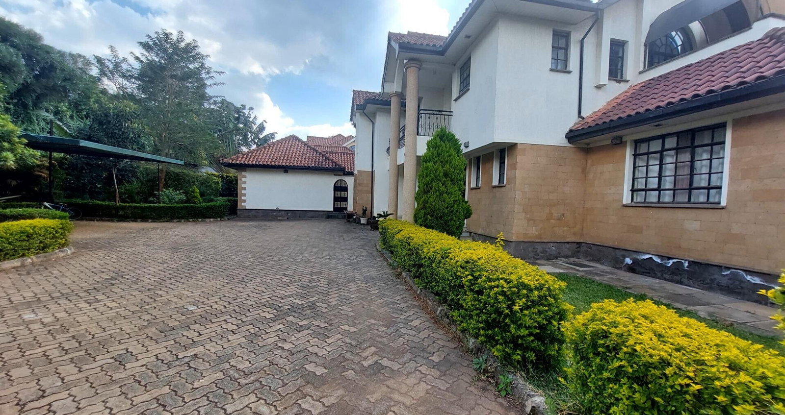 4-Ensuite Villa with Jacuzzi & DSQ on Half-Acre – Karen