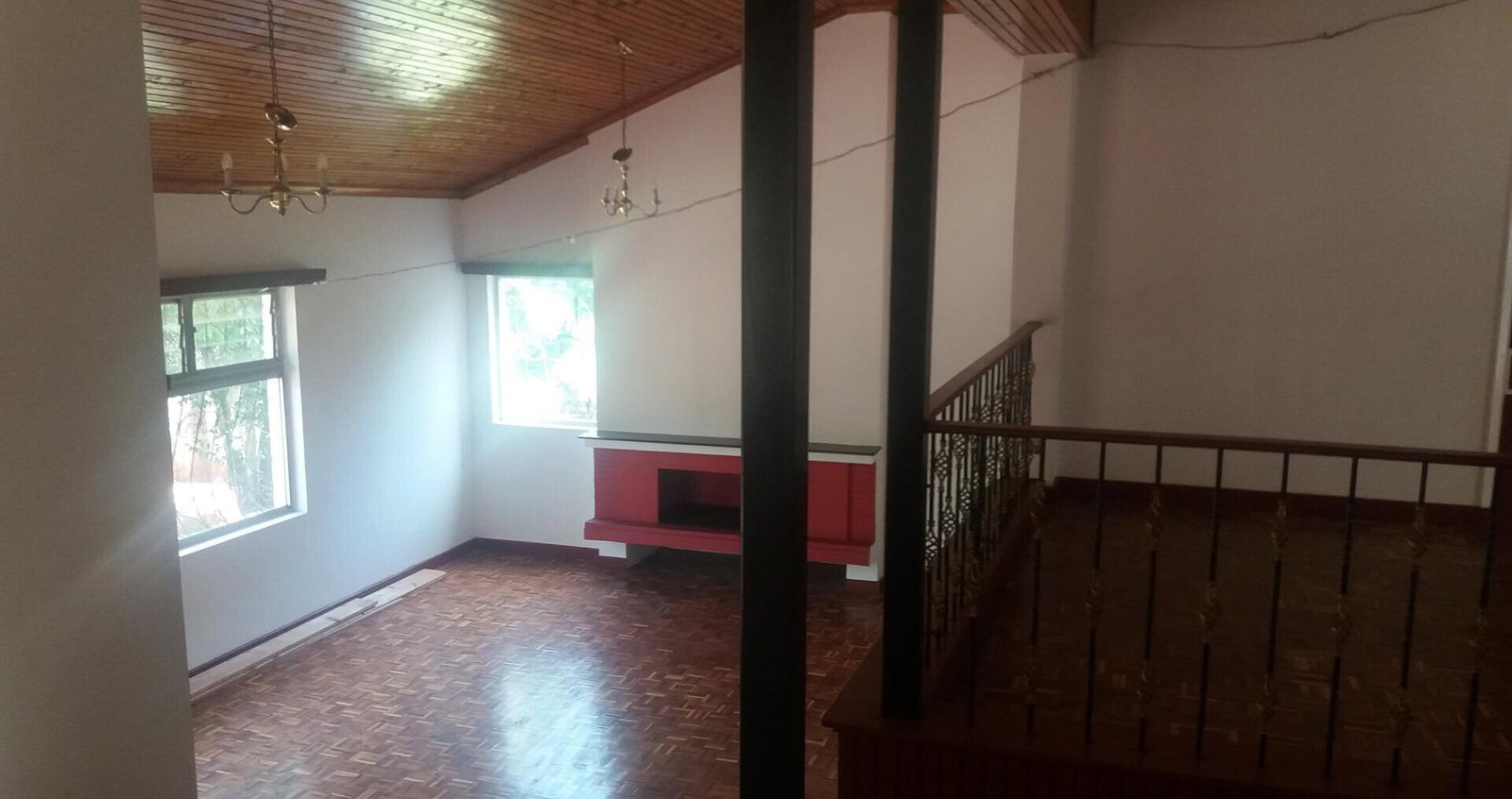 5-Ensuite Riverside Townhouse with Fireplace & Solar - Westlands