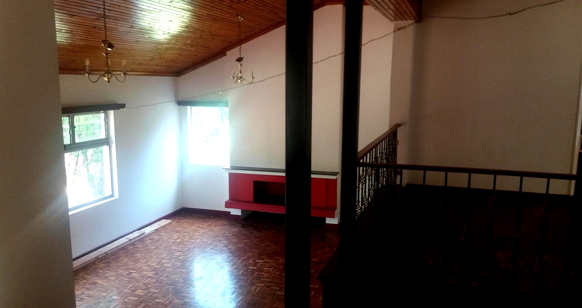 5-Ensuite Riverside Townhouse with Fireplace & Solar - Westlands