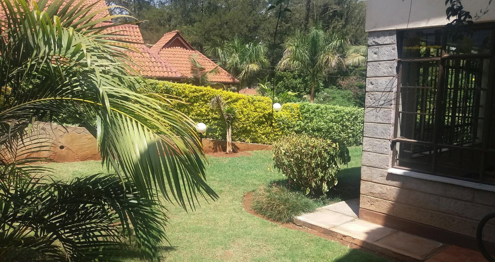 5-Ensuite Riverside Townhouse with Fireplace & Solar - Westlands