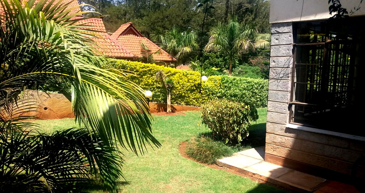 5-Ensuite Riverside Townhouse with Fireplace & Solar - Westlands
