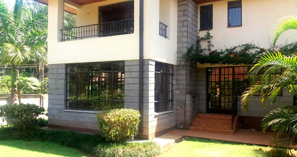 5-Ensuite Riverside Townhouse with Fireplace & Solar - Westlands