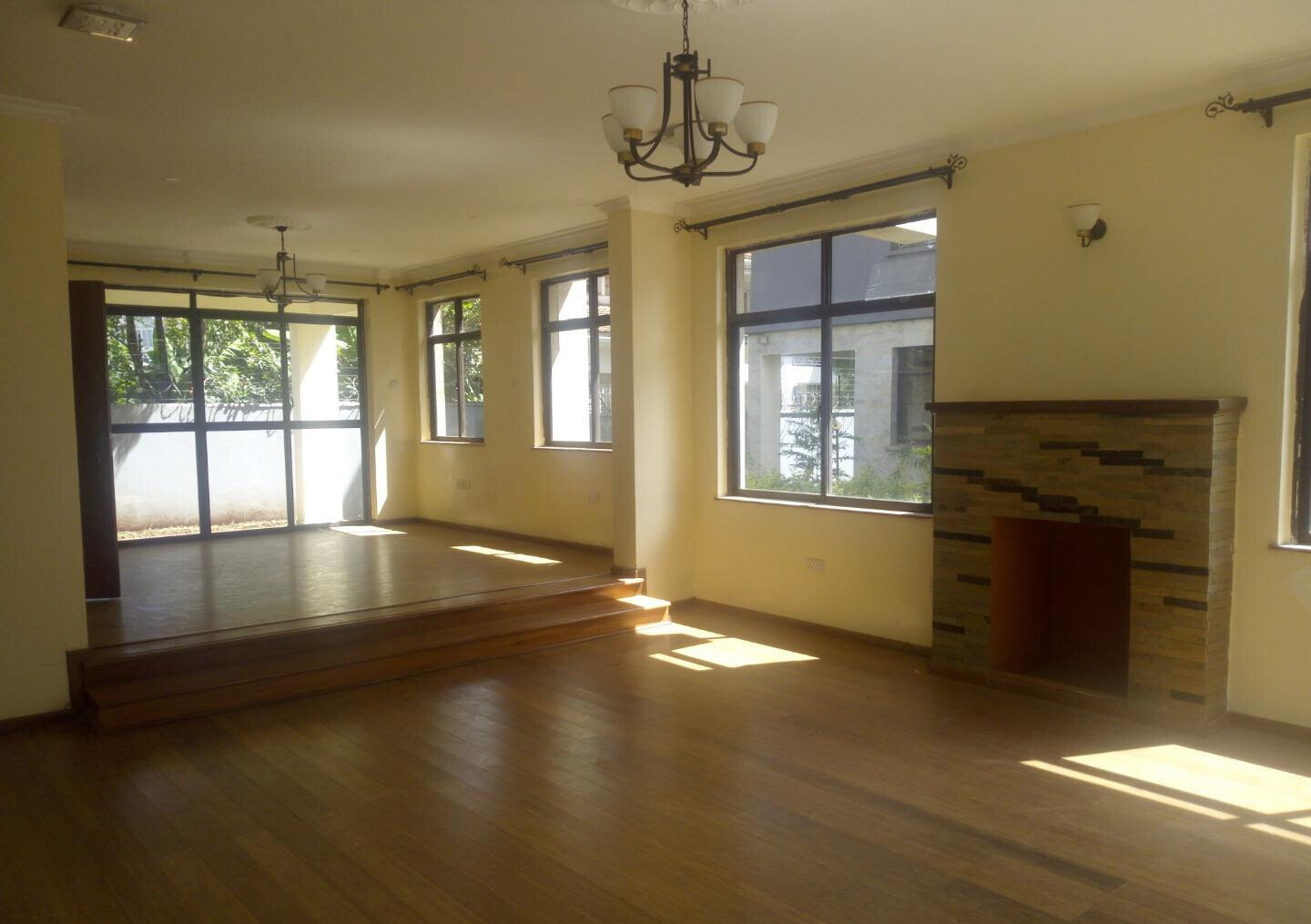 5BR Townhouse with DSQ & Landscaped Gardens - Lavington