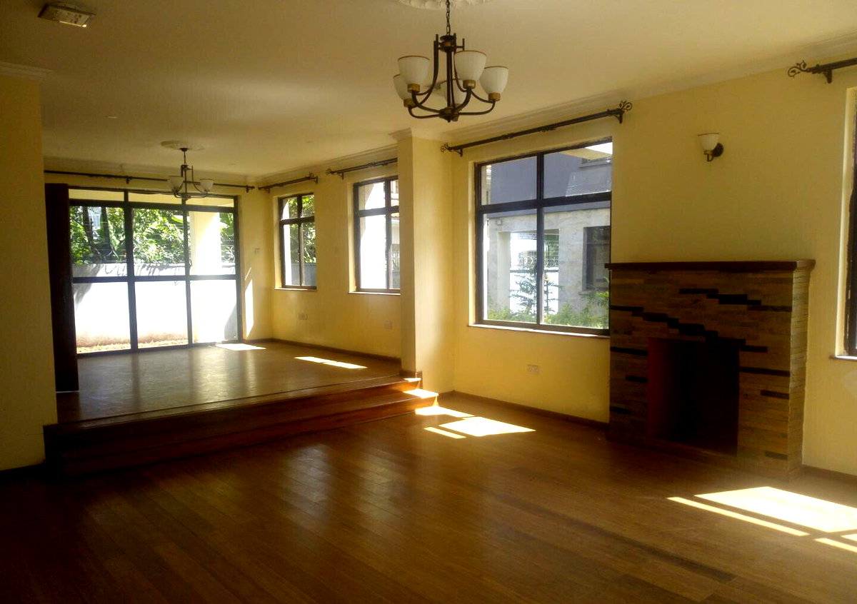 5BR Townhouse with DSQ & Landscaped Gardens - Lavington