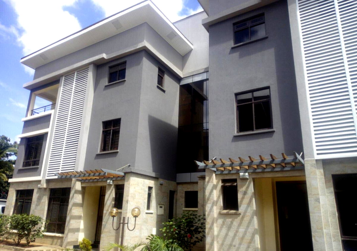 5BR Townhouse with DSQ & Landscaped Gardens - Lavington