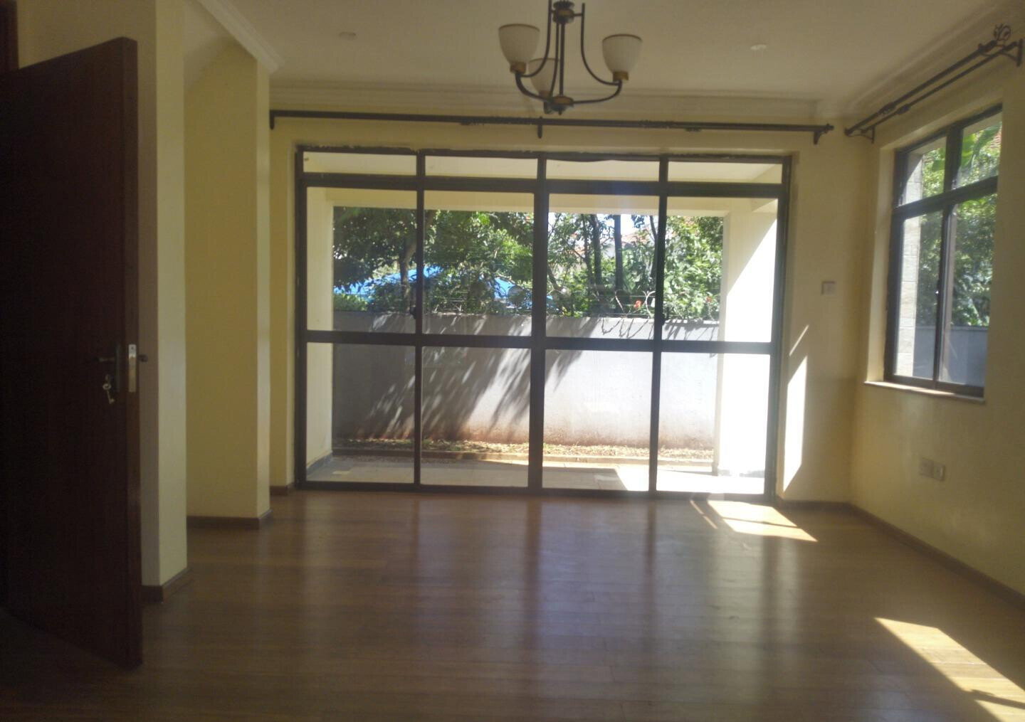 5BR Townhouse with DSQ & Landscaped Gardens - Lavington