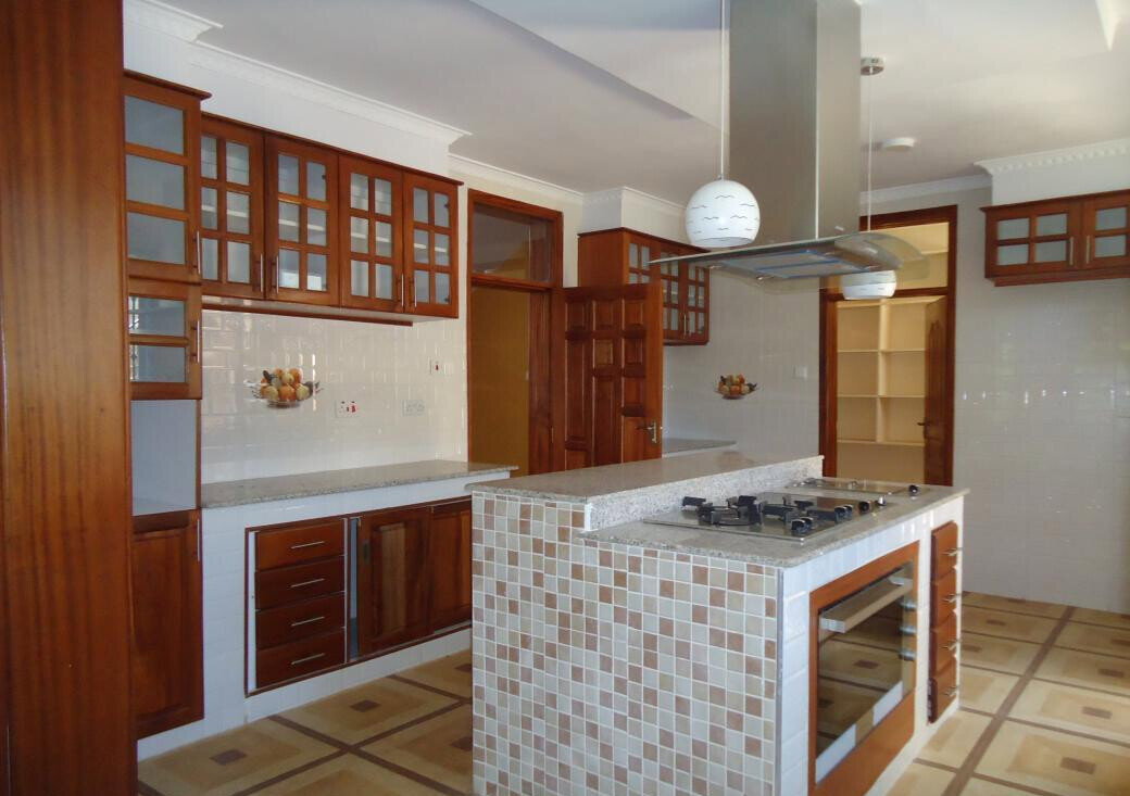 1/4-Acre 5-Ensuite Townhouse with Rooftop Terrace - Lavington