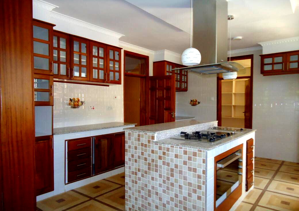 1/4-Acre 5-Ensuite Townhouse with Rooftop Terrace - Lavington