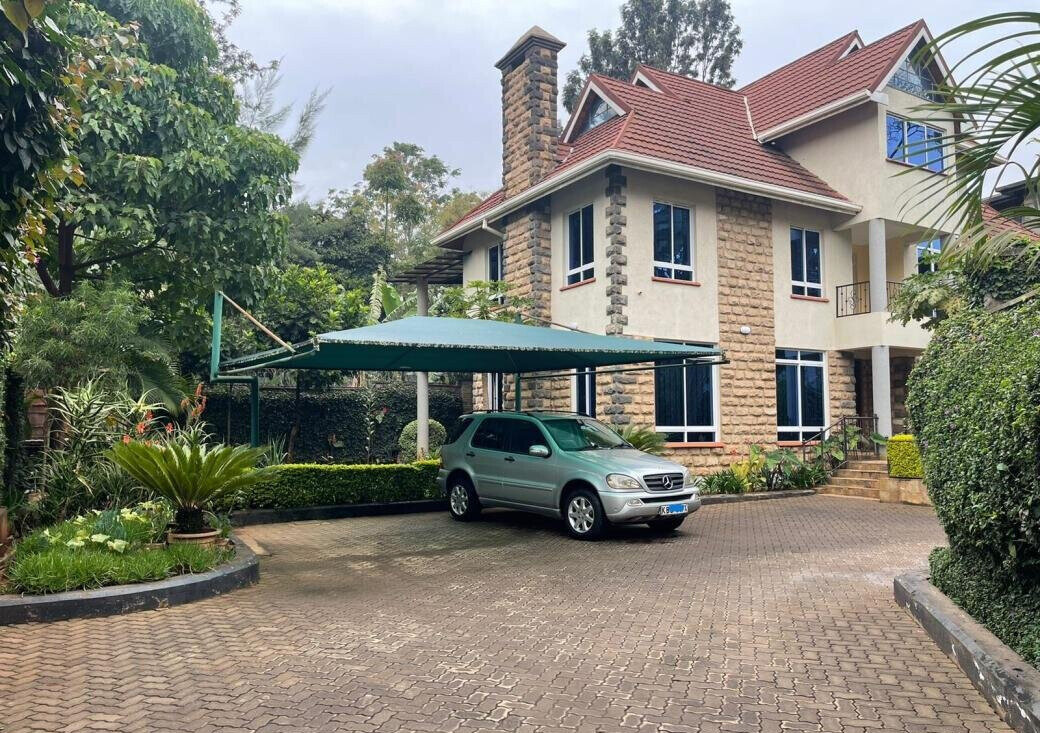 1/4-Acre 5-Ensuite Townhouse with Rooftop Terrace - Lavington