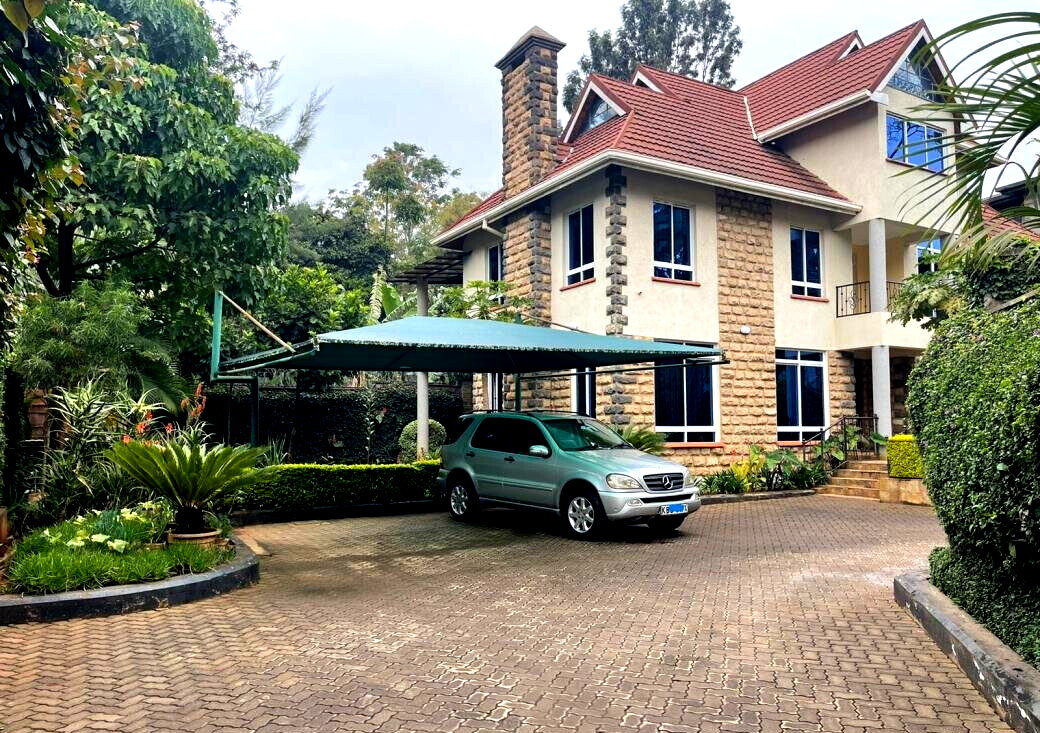 1/4-Acre 5-Ensuite Townhouse with Rooftop Terrace - Lavington