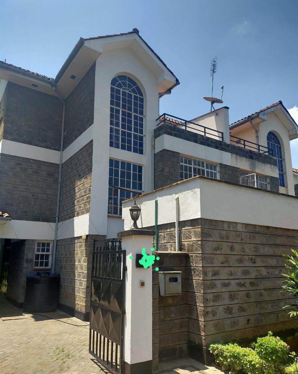 5BR Townhouse with Own Compound & Gate – Garden Estate