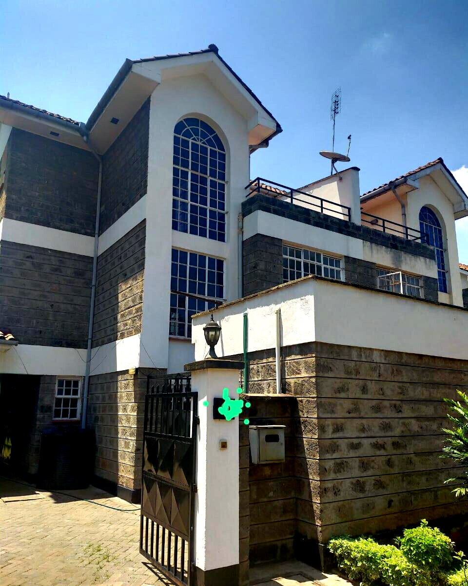 5BR Townhouse with Own Compound & Gate – Garden Estate
