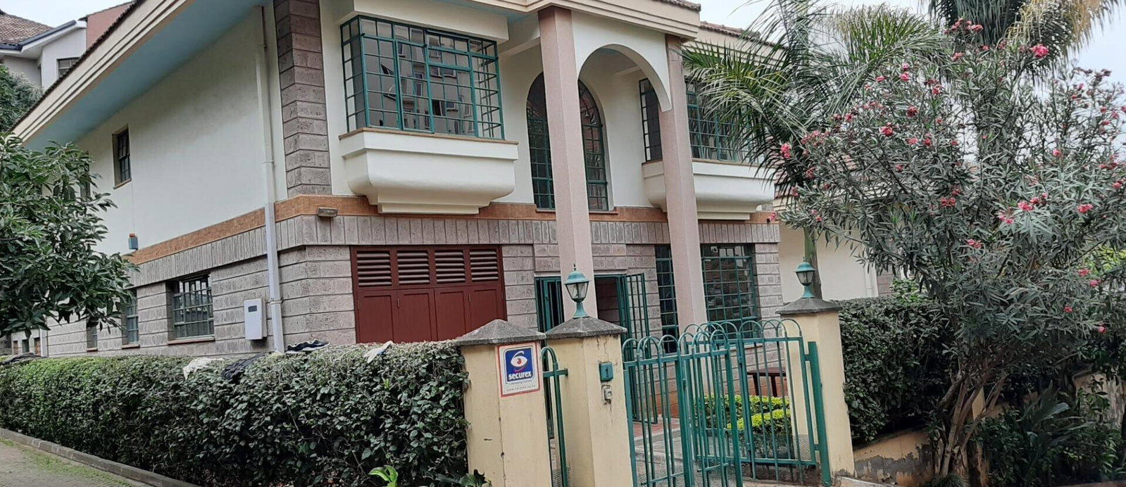 4-Ensuite Townhouse with Fireplace & DSQ - Westlands
