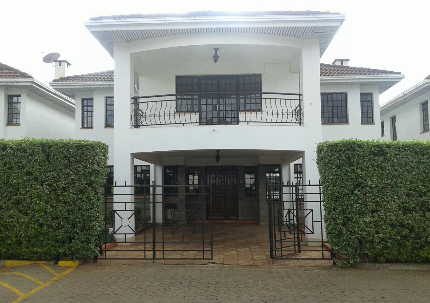 4BR Townhouse with Flat Garden & Fireplace - Brookside, Westlands