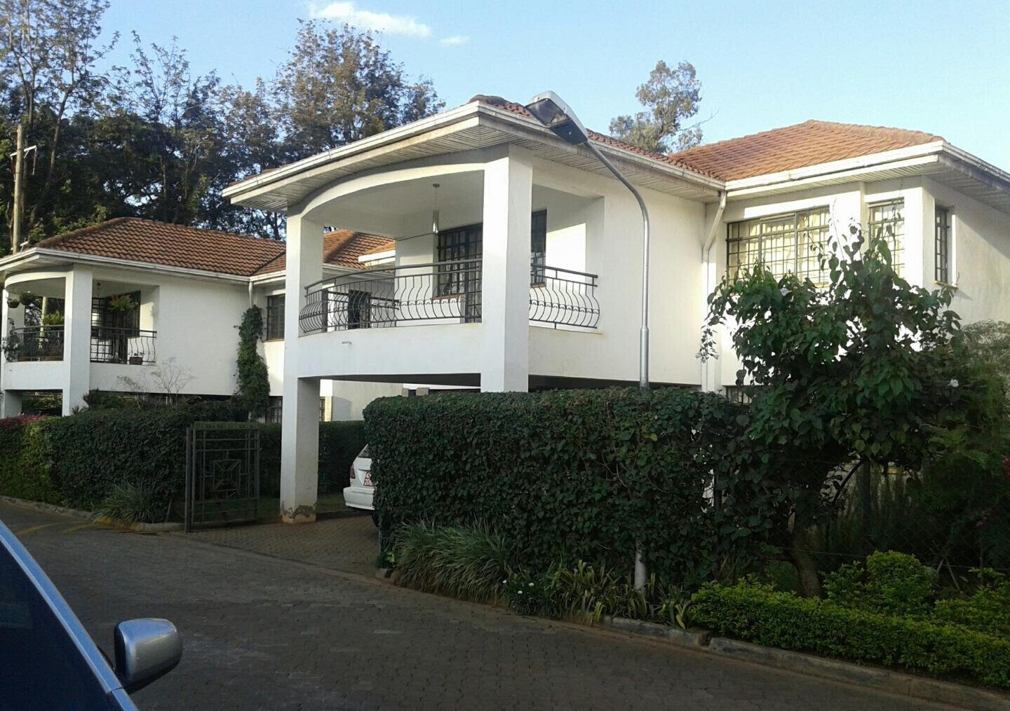 4BR Townhouse with Flat Garden & Fireplace - Brookside, Westlands