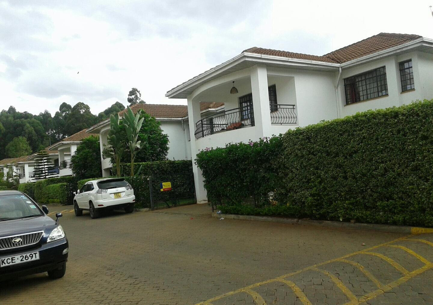 4BR Townhouse with Flat Garden & Fireplace - Brookside, Westlands