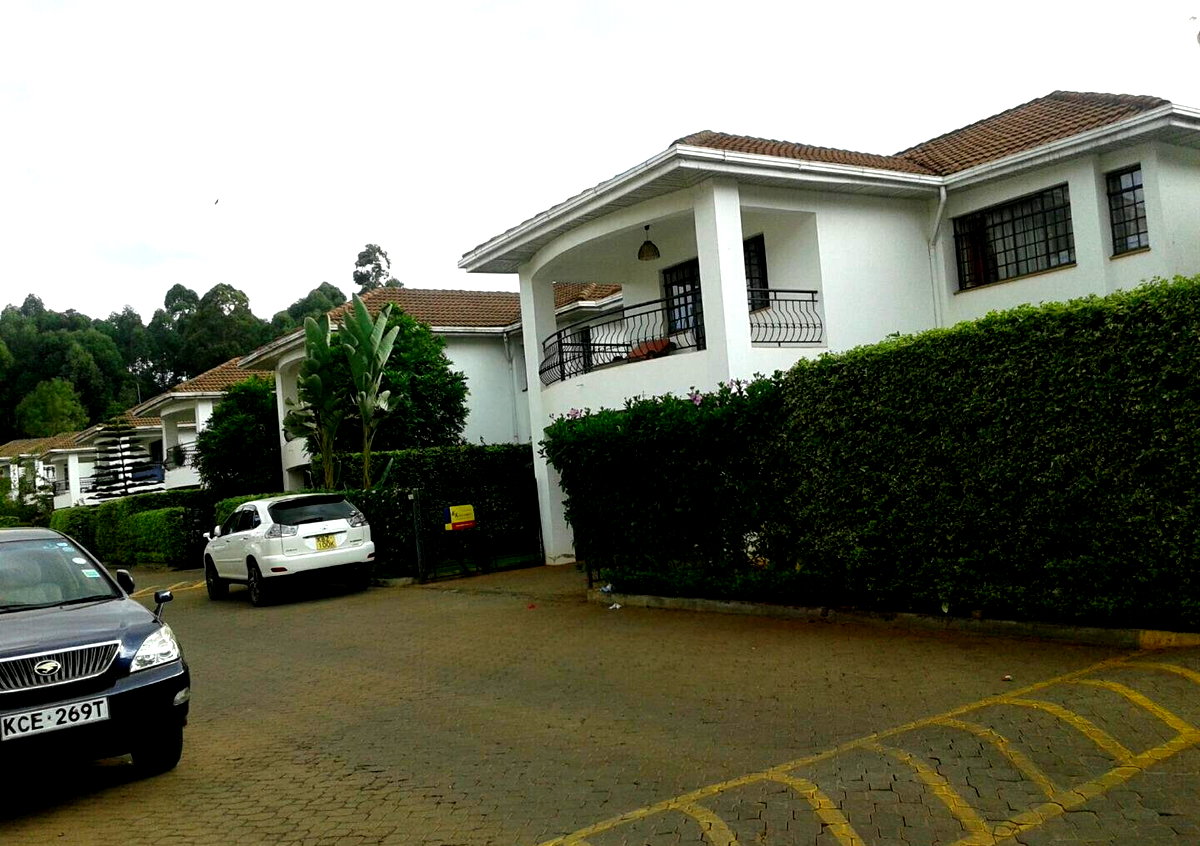 4BR Townhouse with Flat Garden & Fireplace - Brookside, Westlands