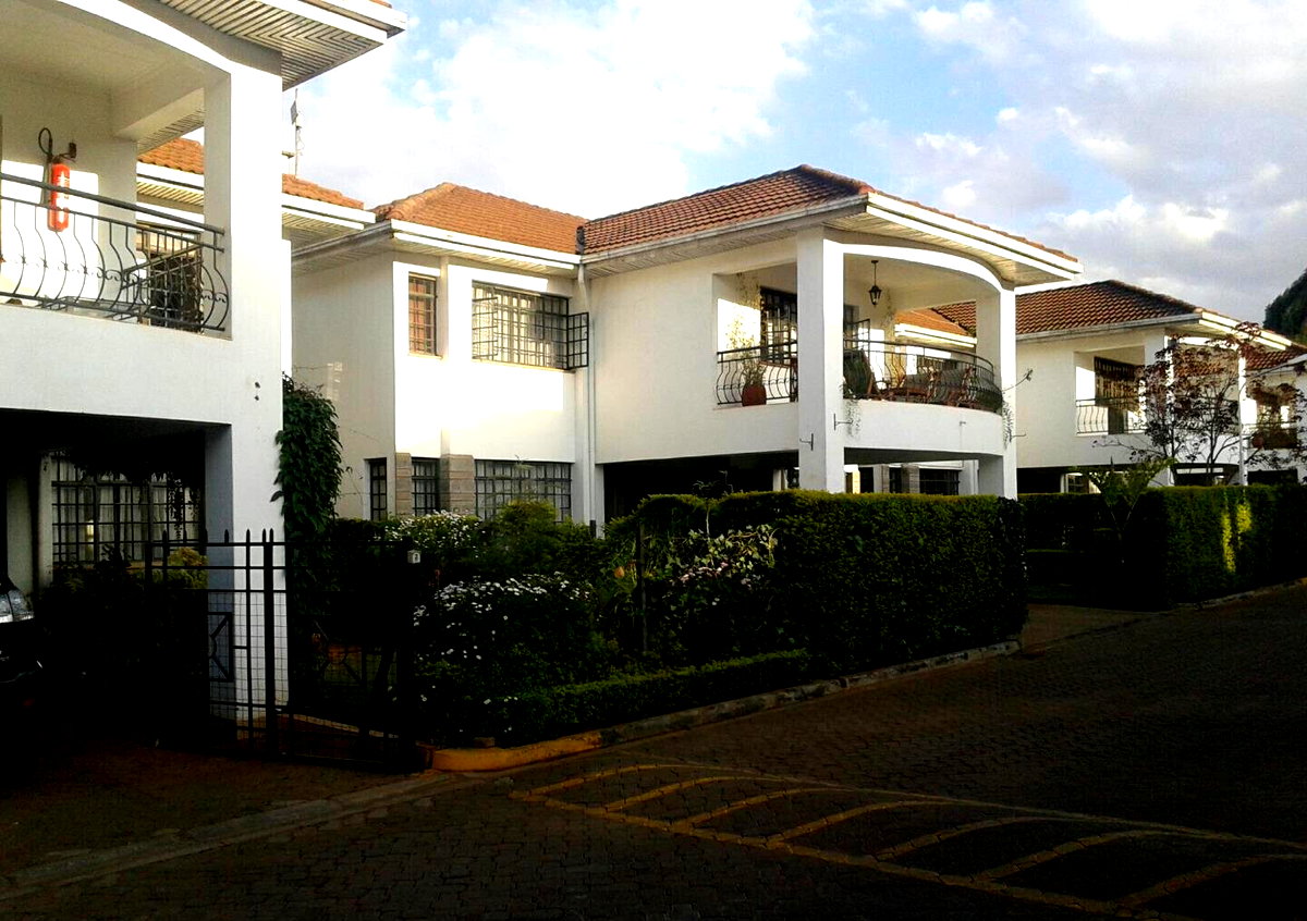 4BR Townhouse with Flat Garden & Fireplace - Brookside, Westlands