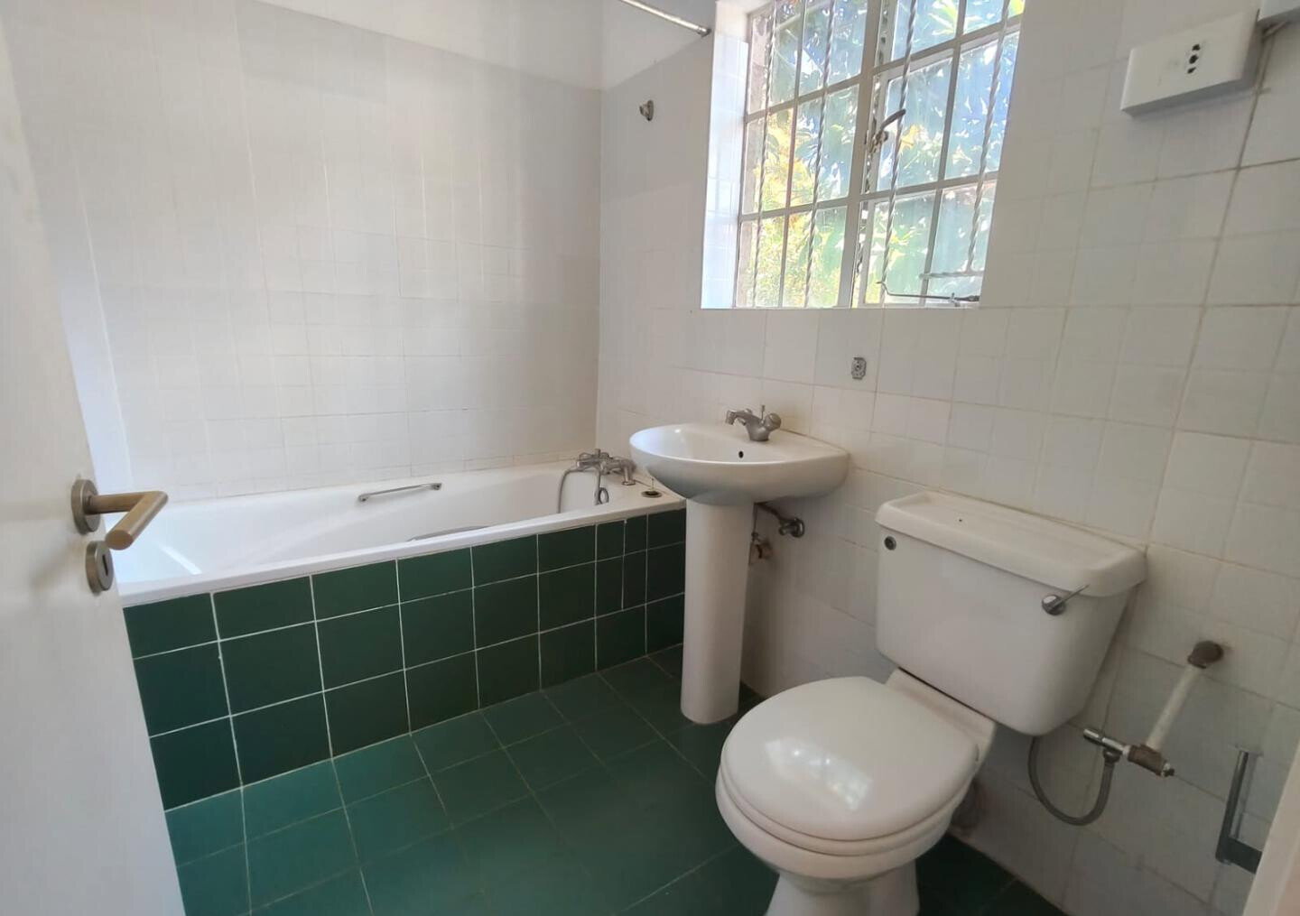4BR Garden Home with Parking