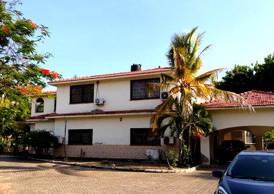 2-Acre Swahili-Contemporary Maisonette with Pool - Old Nyali
