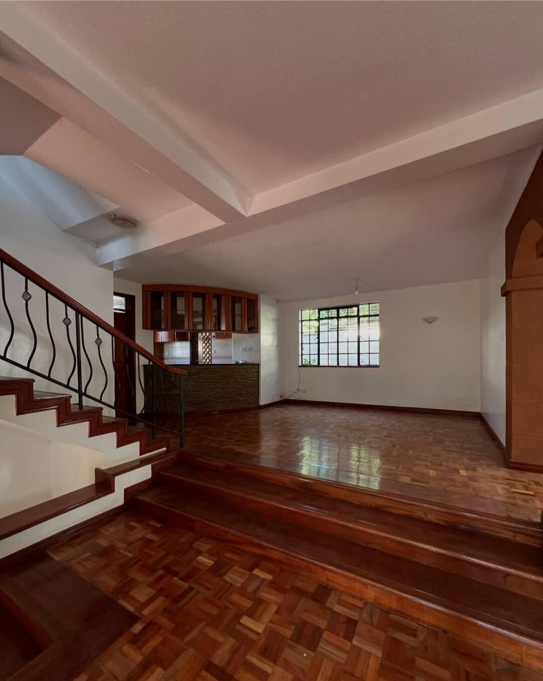 5-Ensuite Townhouse with Fireplaces & DSQs - Lavington