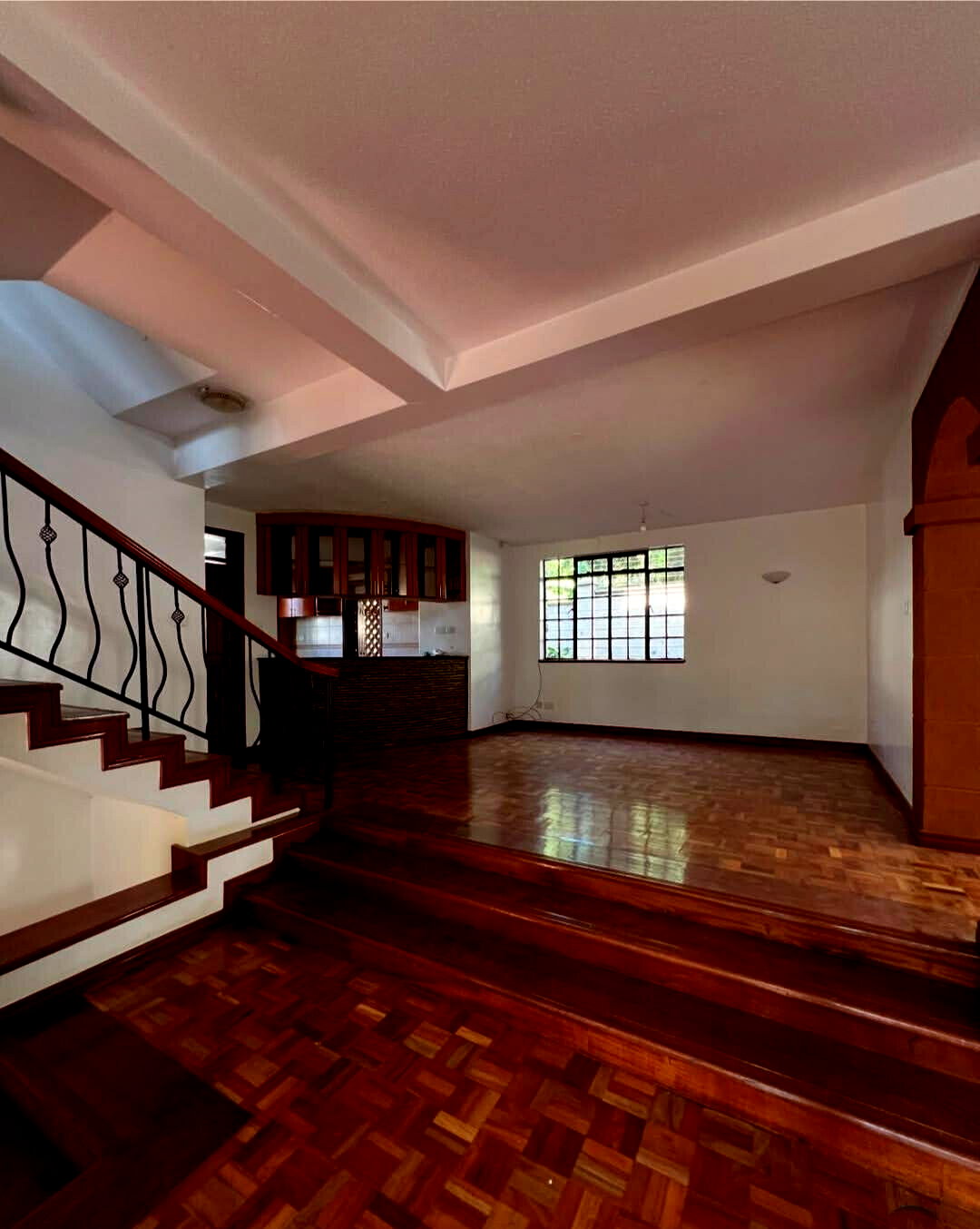 5-Ensuite Townhouse with Fireplaces & DSQs - Lavington