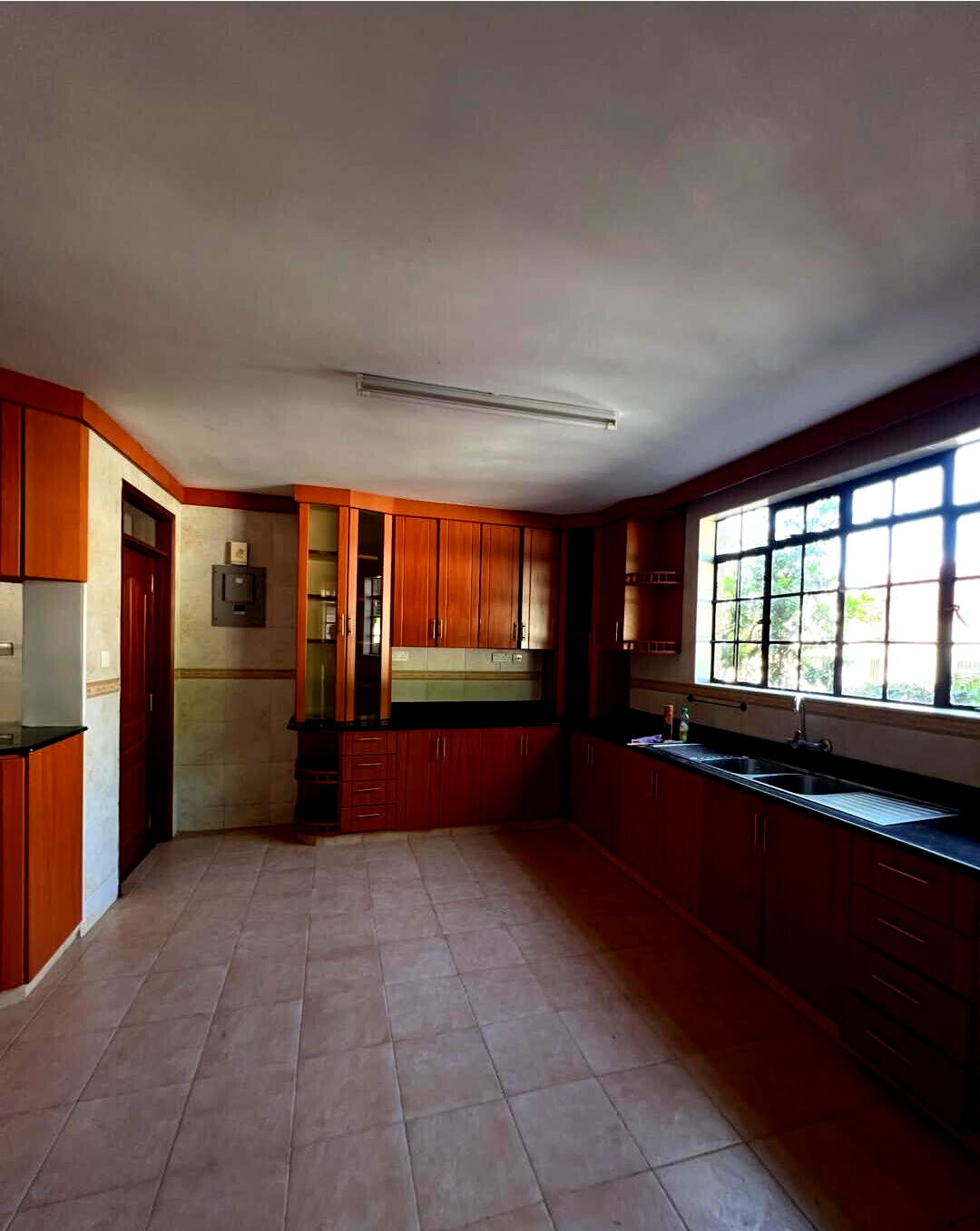 5-Ensuite Townhouse with Fireplaces & DSQs - Lavington