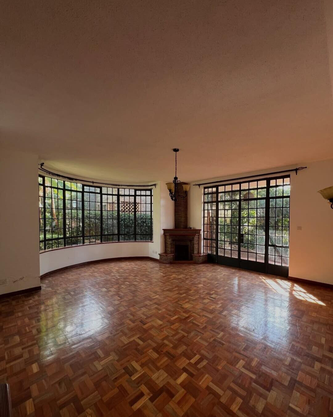 5-Ensuite Townhouse with Fireplaces & DSQs - Lavington