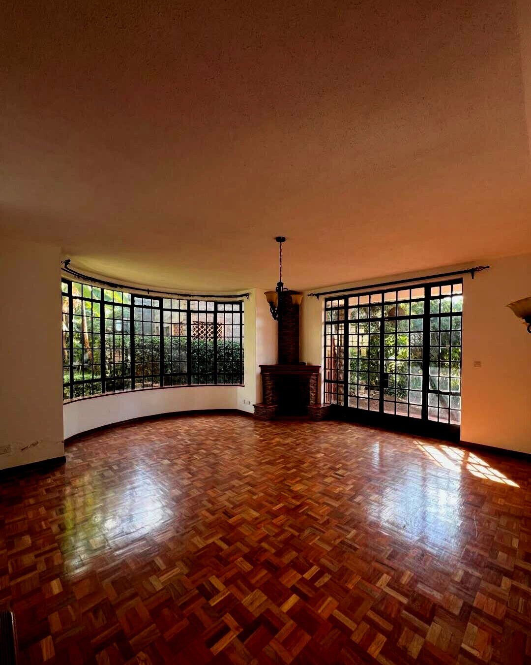 5-Ensuite Townhouse with Fireplaces & DSQs - Lavington