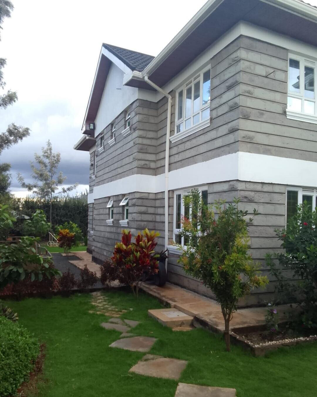 Quarter-Acre 5BR Townhouse with Private Garden - Syokimau