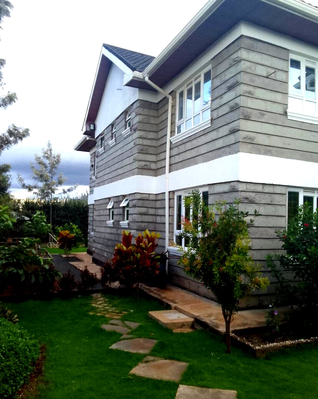 Quarter-Acre 5BR Townhouse with Private Garden - Syokimau