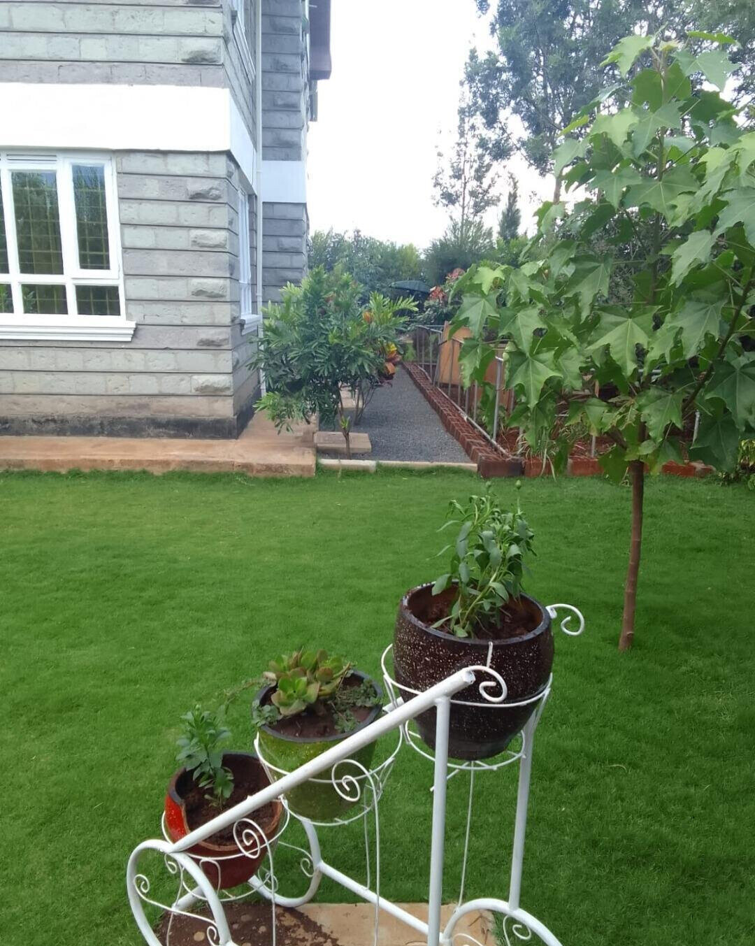 Quarter-Acre 5BR Townhouse with Private Garden - Syokimau