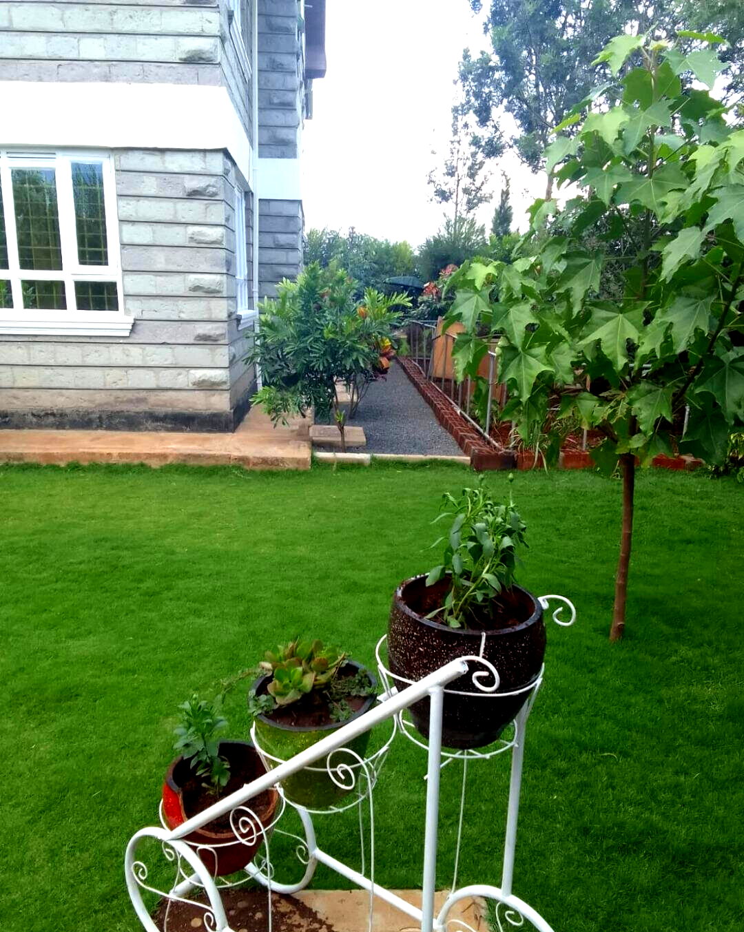 Quarter-Acre 5BR Townhouse with Private Garden - Syokimau