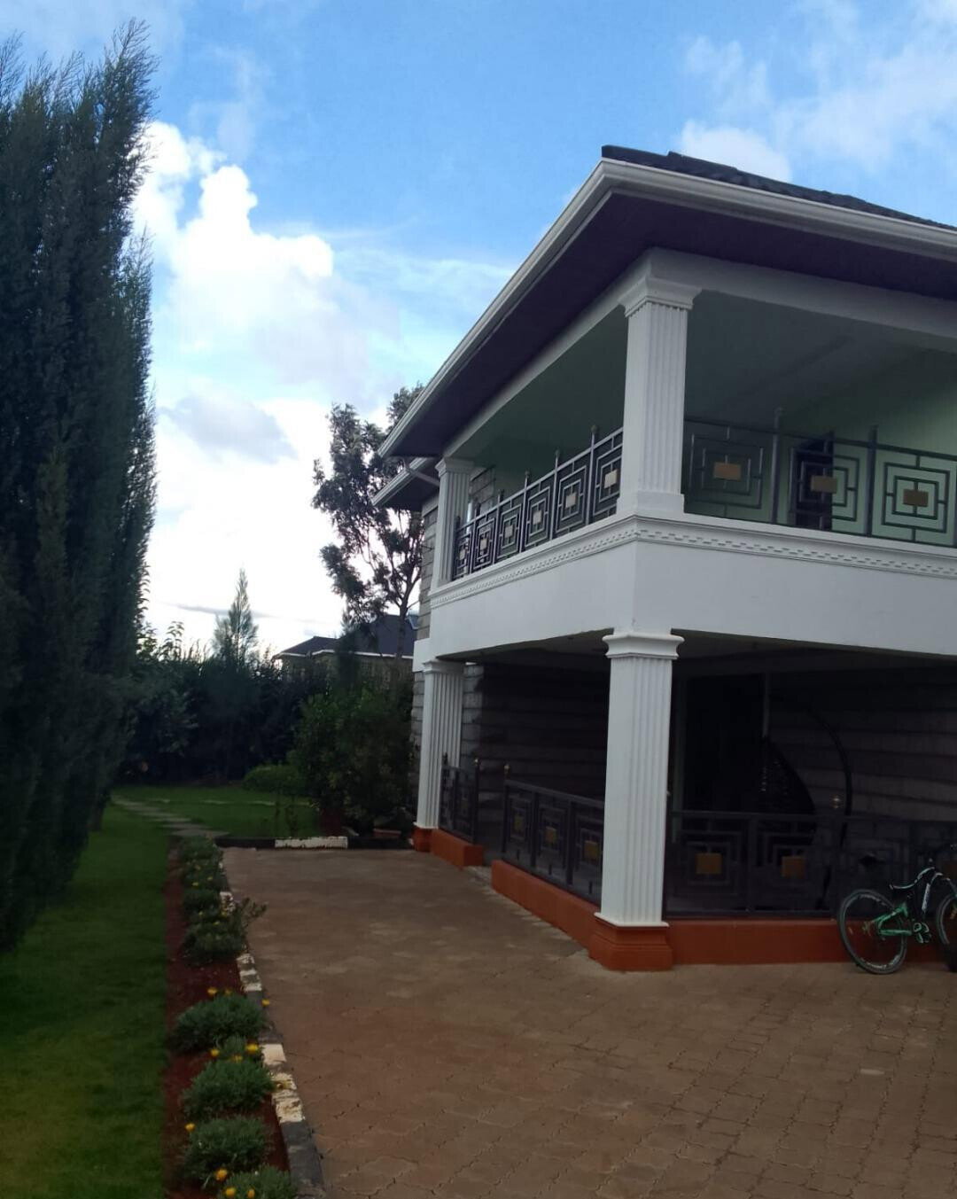 Quarter-Acre 5BR Townhouse with Private Garden - Syokimau