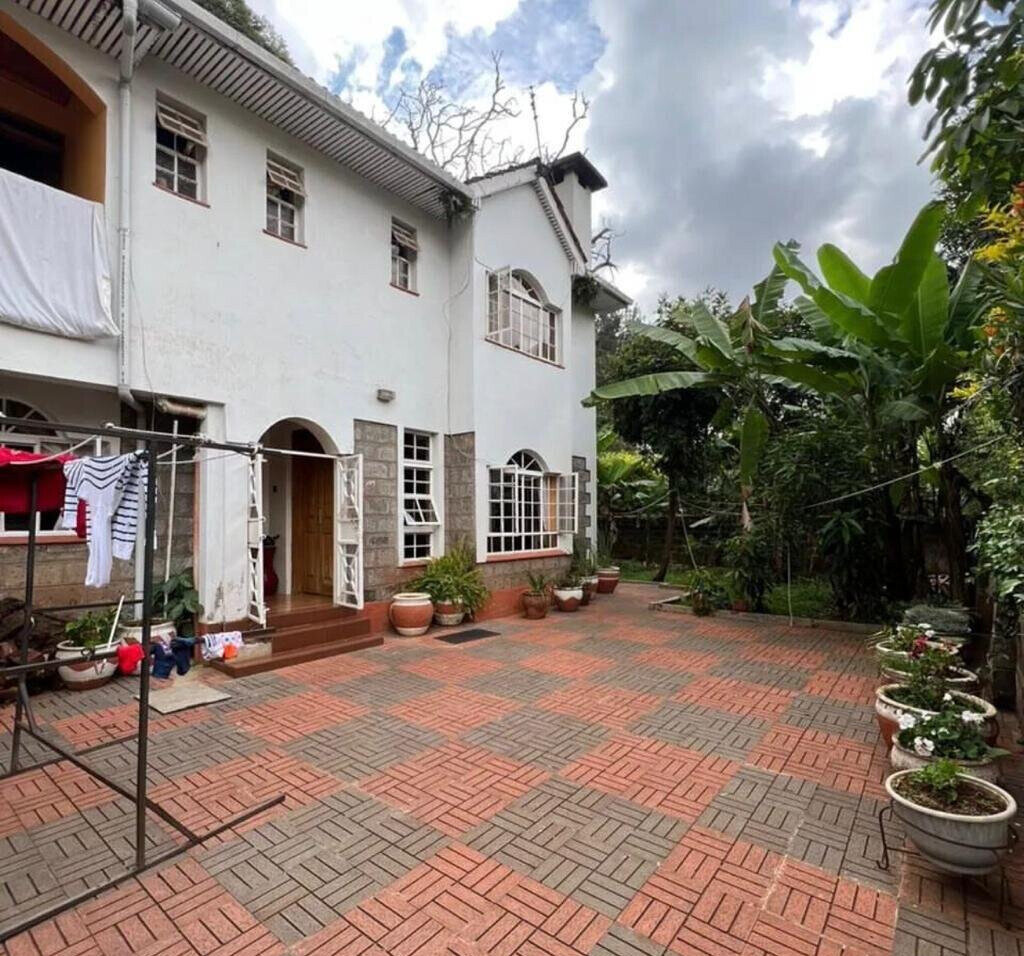 4-Ensuite Townhouse with Private Compound - Lavington