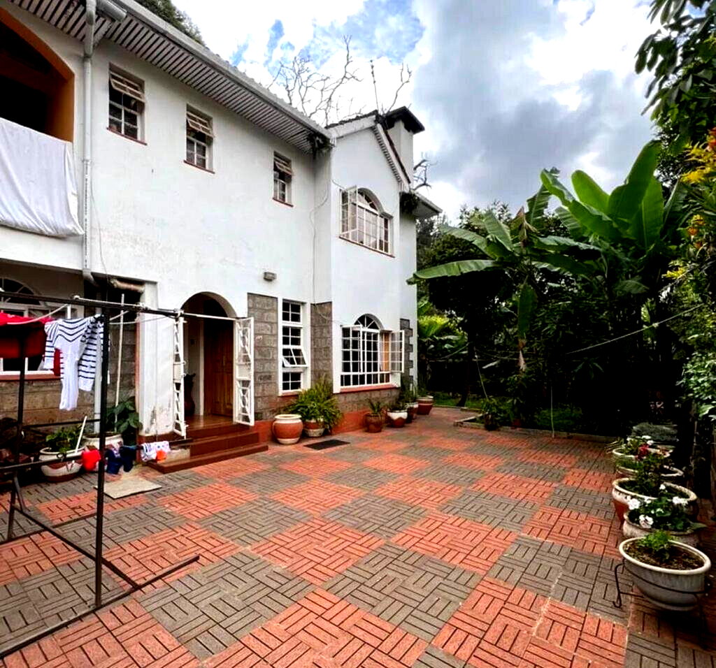 4-Ensuite Townhouse with Private Compound - Lavington